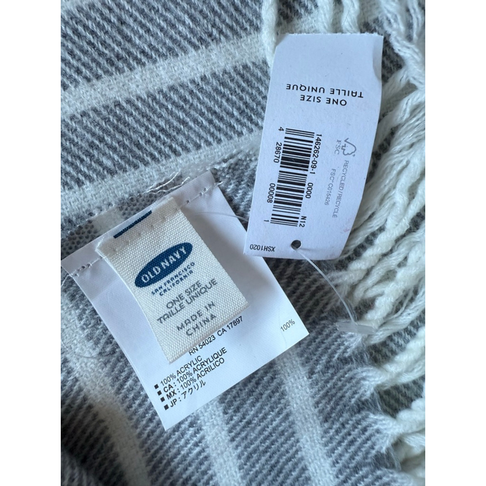 NWT Old Navy unisex Gray Striped Scarf - Picture 3 of 4